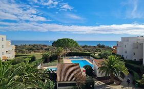 Magnifique Vue Mer Pour Ce T2 Avec Piscine